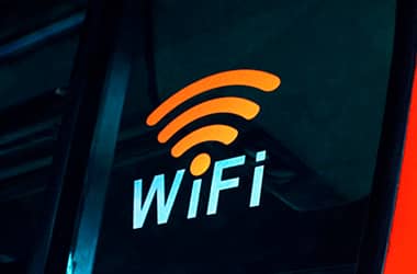Как мошенники воруют данные через публичный Wi-Fi, рассказали в милиции