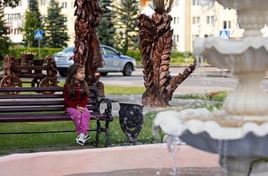 Как наказывают родителей за прогулки детей в ночное время без сопровождения взрослых