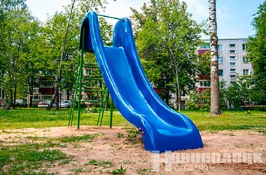 В Новополоцке благоустраивают дворы: установлено более 300 новых элементов