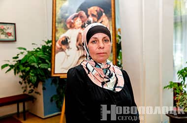 Работніца ЖЭС-5 г.Наваполацка Эла Балдзіна адкрыла выставу сваіх незвычайных карцін: больш за дваццаць гадоў яна вышывае крыжыкам
