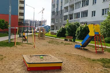 Кто должен менять песок в песочницах на детских площадках?