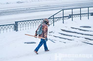 Коммунальщики призвали всех жителей присоединиться к уборке снега