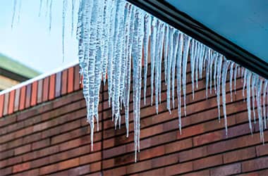 Осторожно: сосульки!