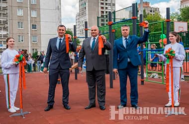 В Новополоцке торжественно открыли современную спортивно-игровую площадку!